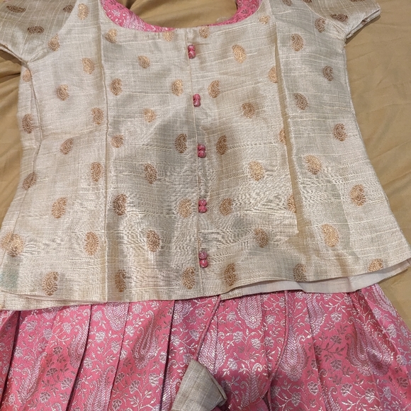 Kids lehenga Silk skirt and blouse Indian pakistani - Picture 3 of 3
